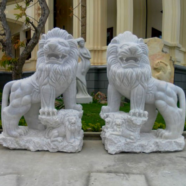 Classic outdoor natural a pair of white marble Lion Statues for garden ornaments