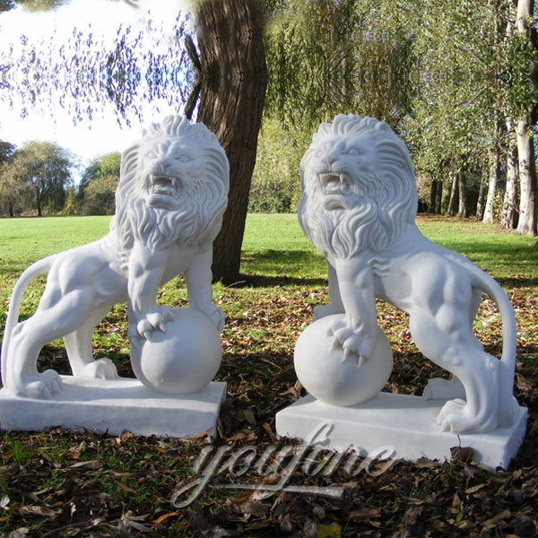 Natural white life size marble lion sculptures on ball for decoration